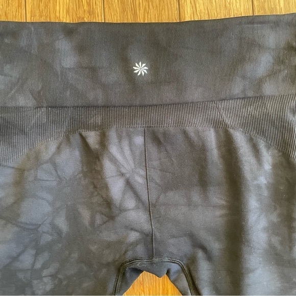 Athleta Crop Leggings Capri Tight Pant Marble Tie Dye Grey Black Size XL - Picture 4 of 7